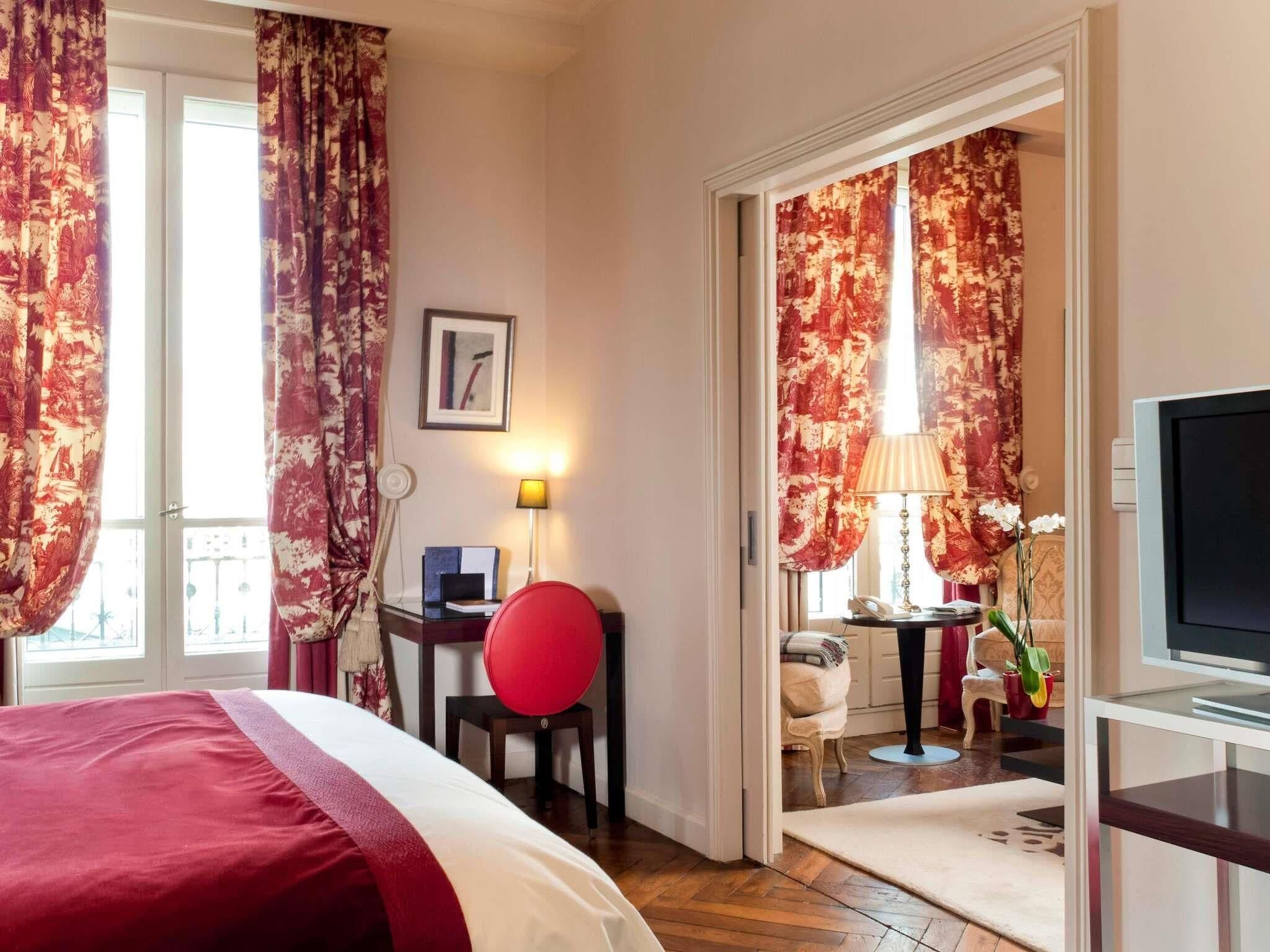 Junior Suite, 1 Double Bed, City View | Premium bedding, minibar, in-room safe, desk