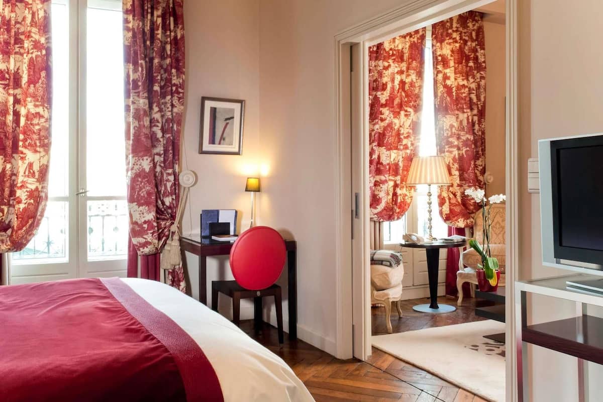 Suite Junior, 1 letto matrimoniale, vista città | Biancheria da letto di alta qualità, minibar, una cassaforte in camera