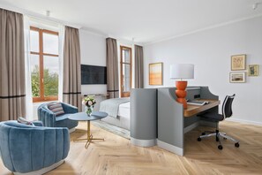 Suite Junior, vue lac | Literie hypoallergénique, minibar, coffres-forts dans les chambres