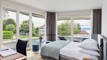 Habitación superior, vistas al lago | Ropa de cama hipoalergénica, minibar, caja fuerte