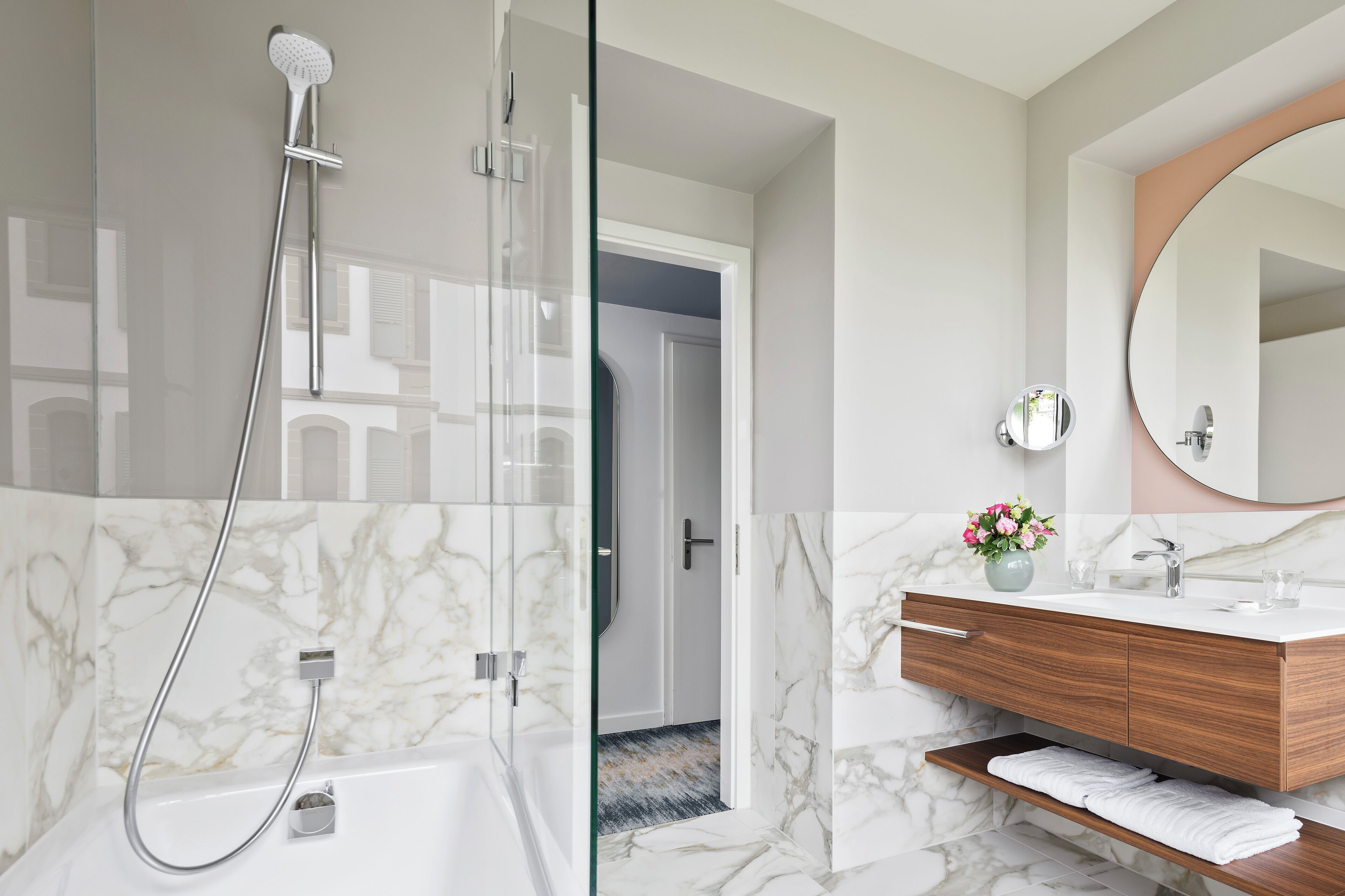 superior room, lake view | bathroom | combined shower/bathtub, free toiletries, hair dryer, bathrobes