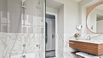 Superior Room, Lake View | Bathroom | Combined shower/tub, free toiletries, hair dryer, bathrobes