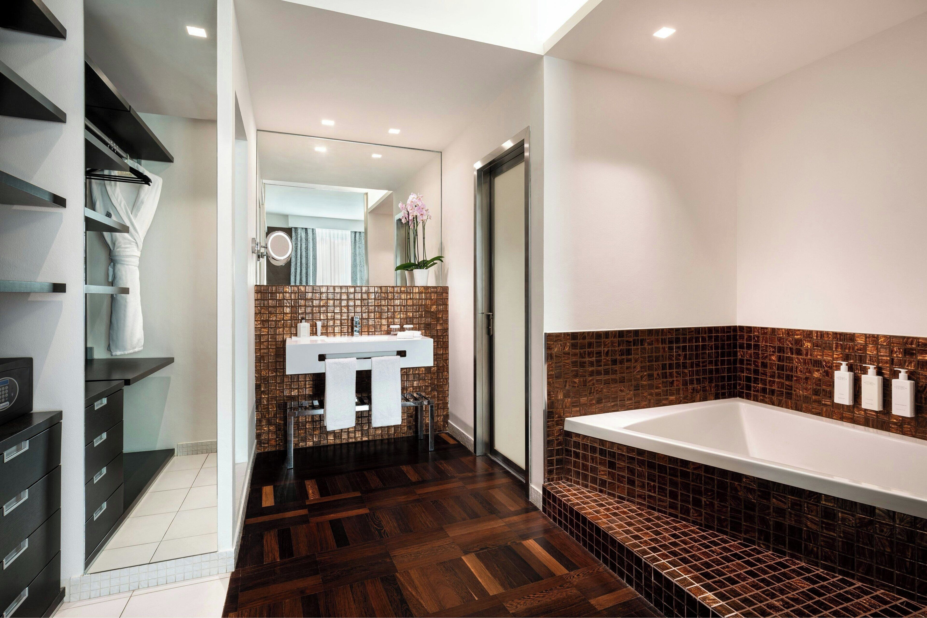 Combined shower/tub, free toiletries, hair dryer, bathrobes