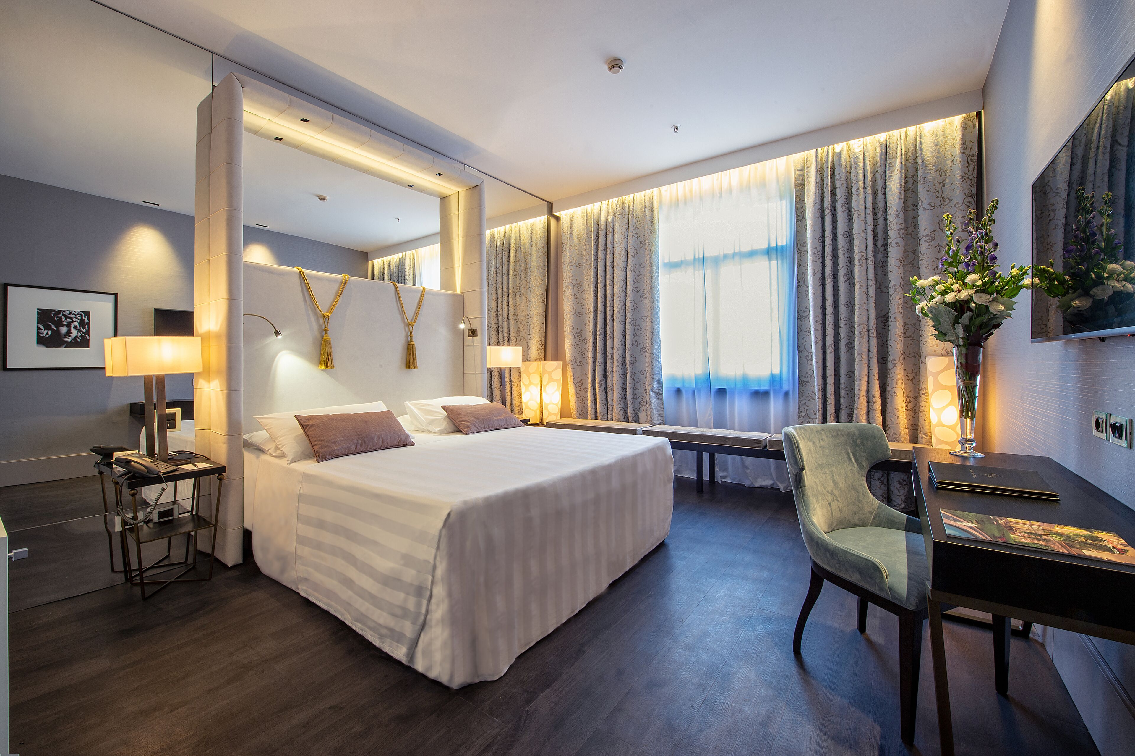 1 bedroom, premium bedding, minibar, in-room safe