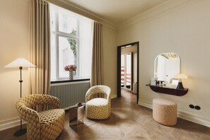 Superior Room | 1 bedroom, in-room safe, blackout drapes, iron/ironing board