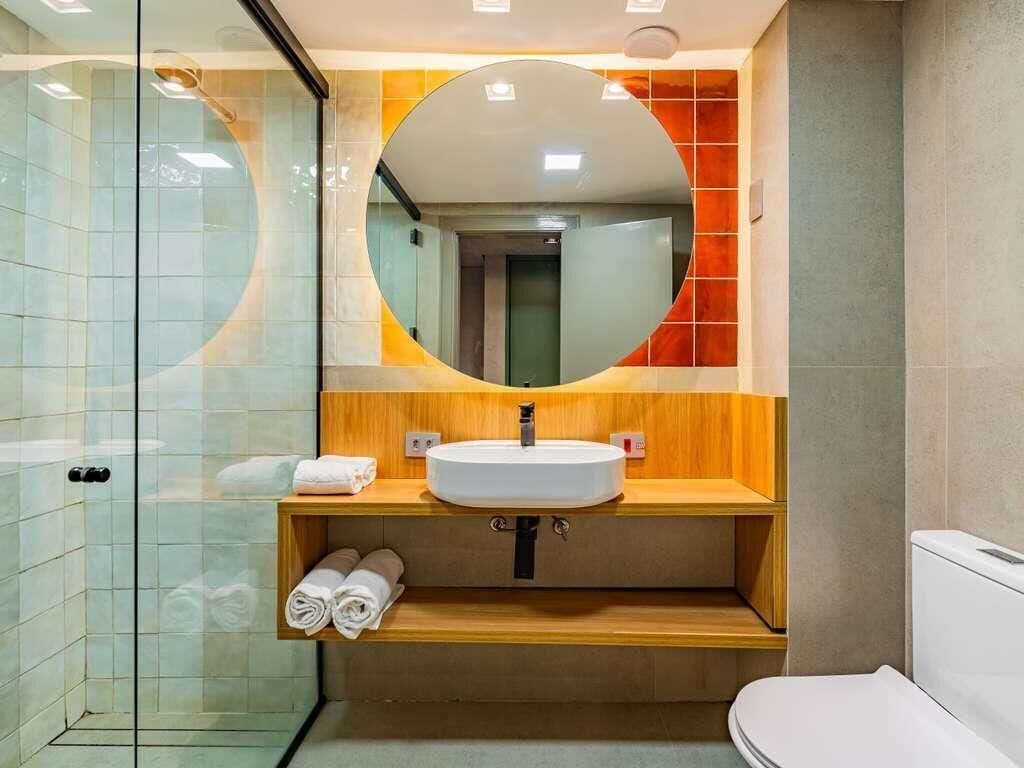 Premium-rum - 1 queensize-säng (Luxury) | Allergitestade sängkläder, bäddmadrasser och minibar