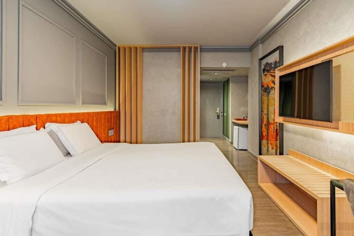 Premium-huone, 1 keskisuuri parisÀnky (Luxury) | Allergiatestatut vuodevaatteet, pillowtop-patjalliset sÀngyt, minibaari