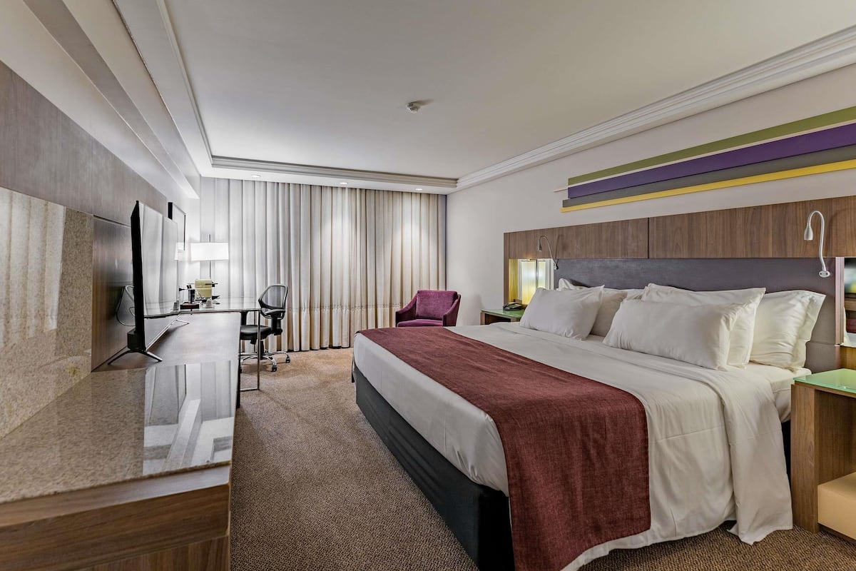Executive-suite - 1 kingsize-seng - badekar | Allergivenligt sengetøj, senge med topmadrasser, minibar