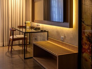 Premium Room, 1 Queen Bed (Luxury)