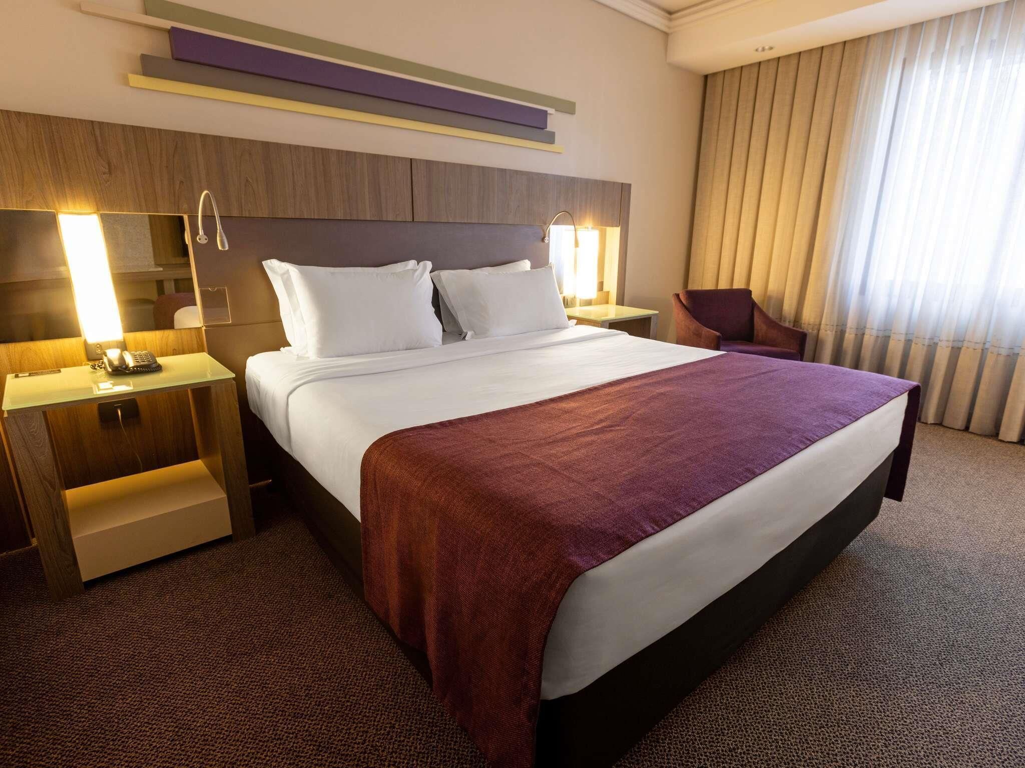 Hypo-allergenic bedding, pillow-top beds, minibar, in-room safe