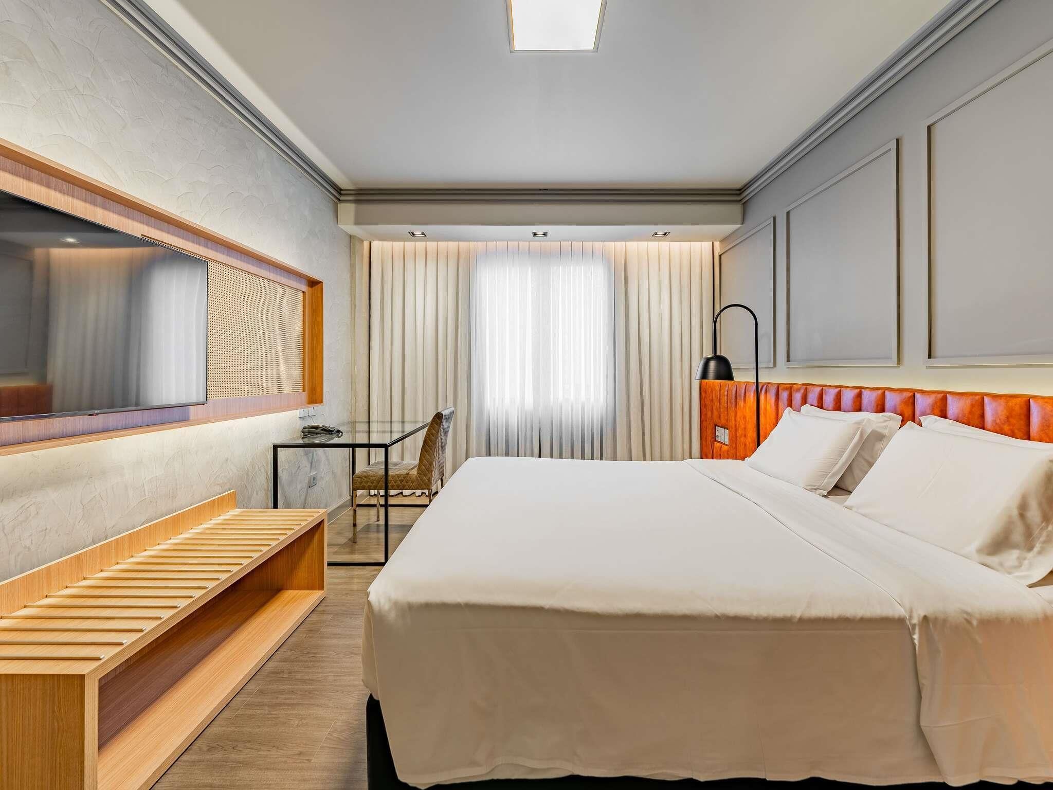 Premium Room, 1 Queen Bed (Luxury) | Hypo-allergenic bedding, pillow-top beds, minibar, in-room safe