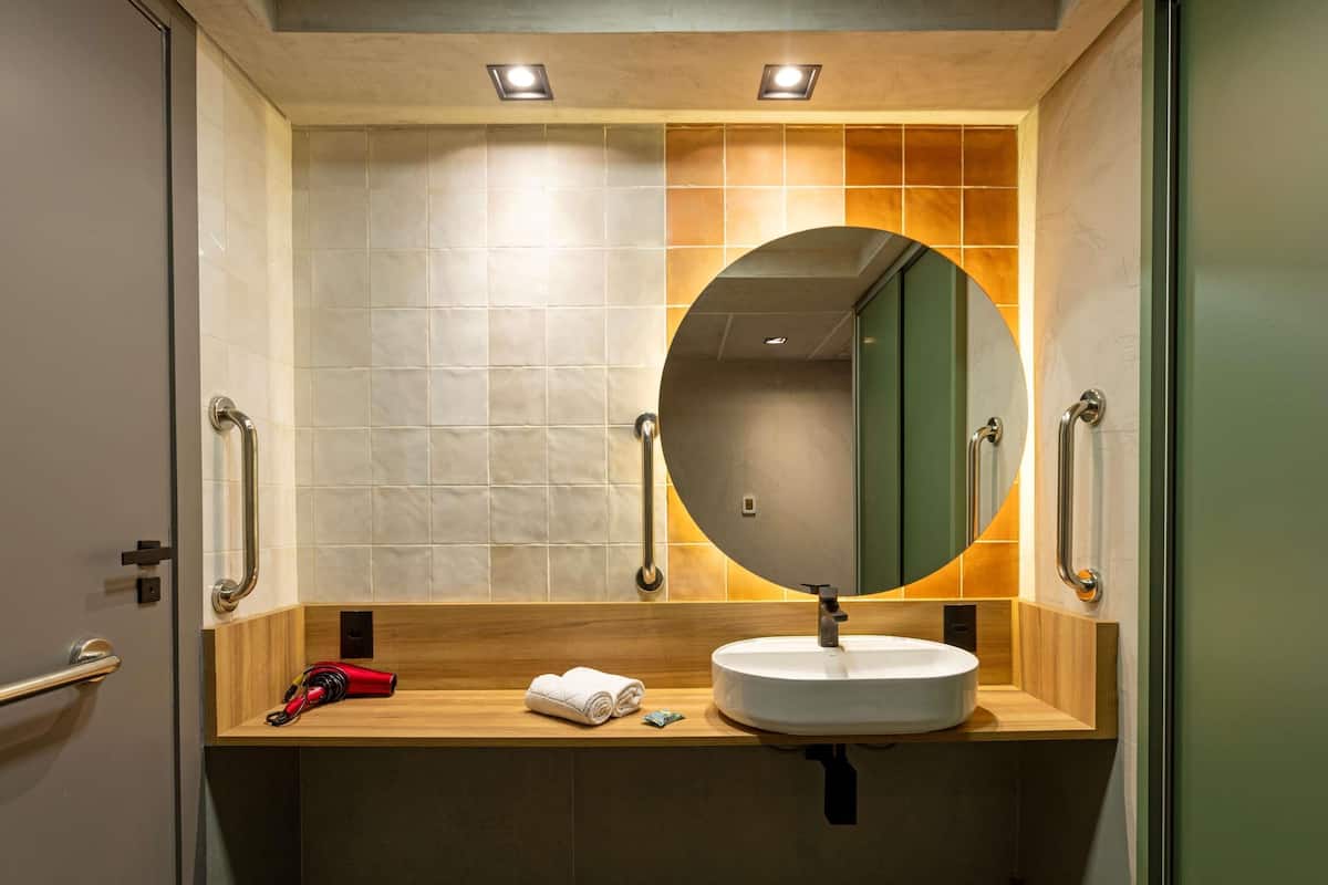 Ropa de cama hipoalergénica, colchones con acolchado adicional, minibar