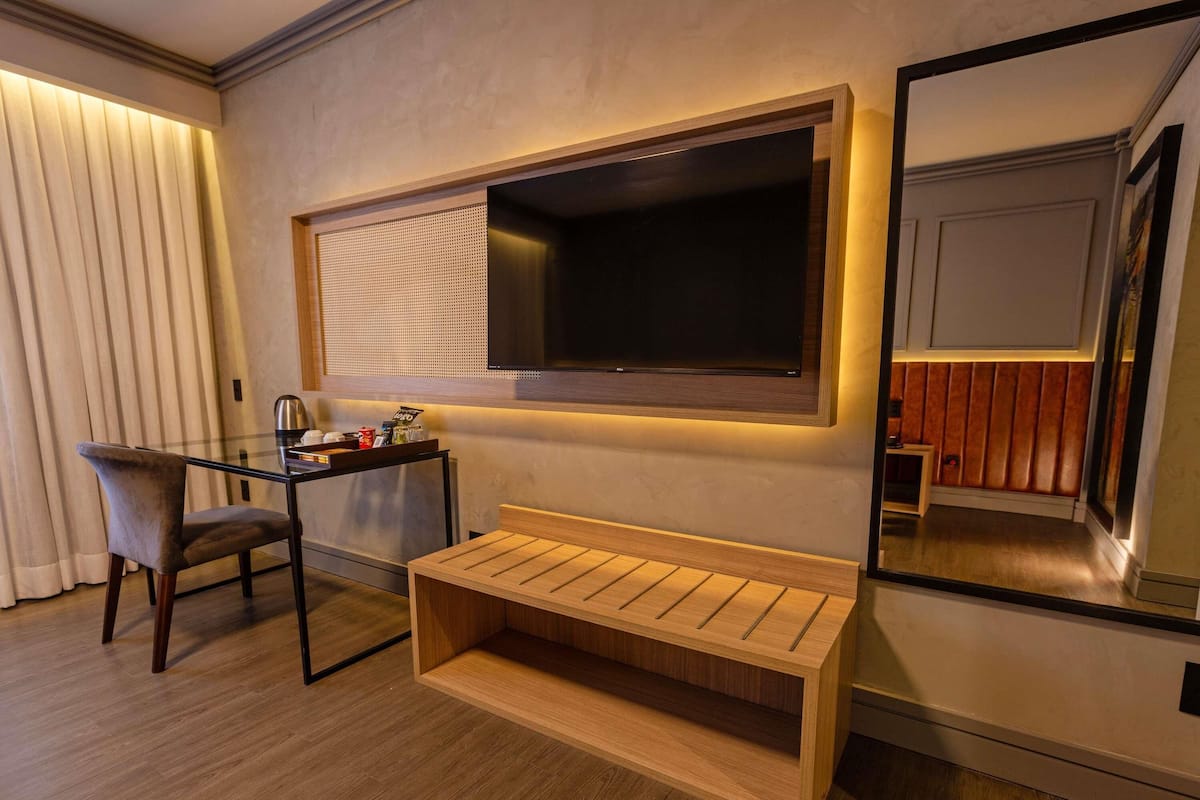 Habitación Premium, 1 cama de matrimonio, accesible en silla de ruedas (Luxury) | Ropa de cama hipoalergénica, colchones con acolchado adicional, minibar