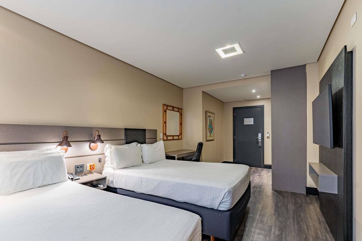 Habitación estándar, 2 camas individuales | Ropa de cama hipoalergénica, camas con pillow-top y minibar