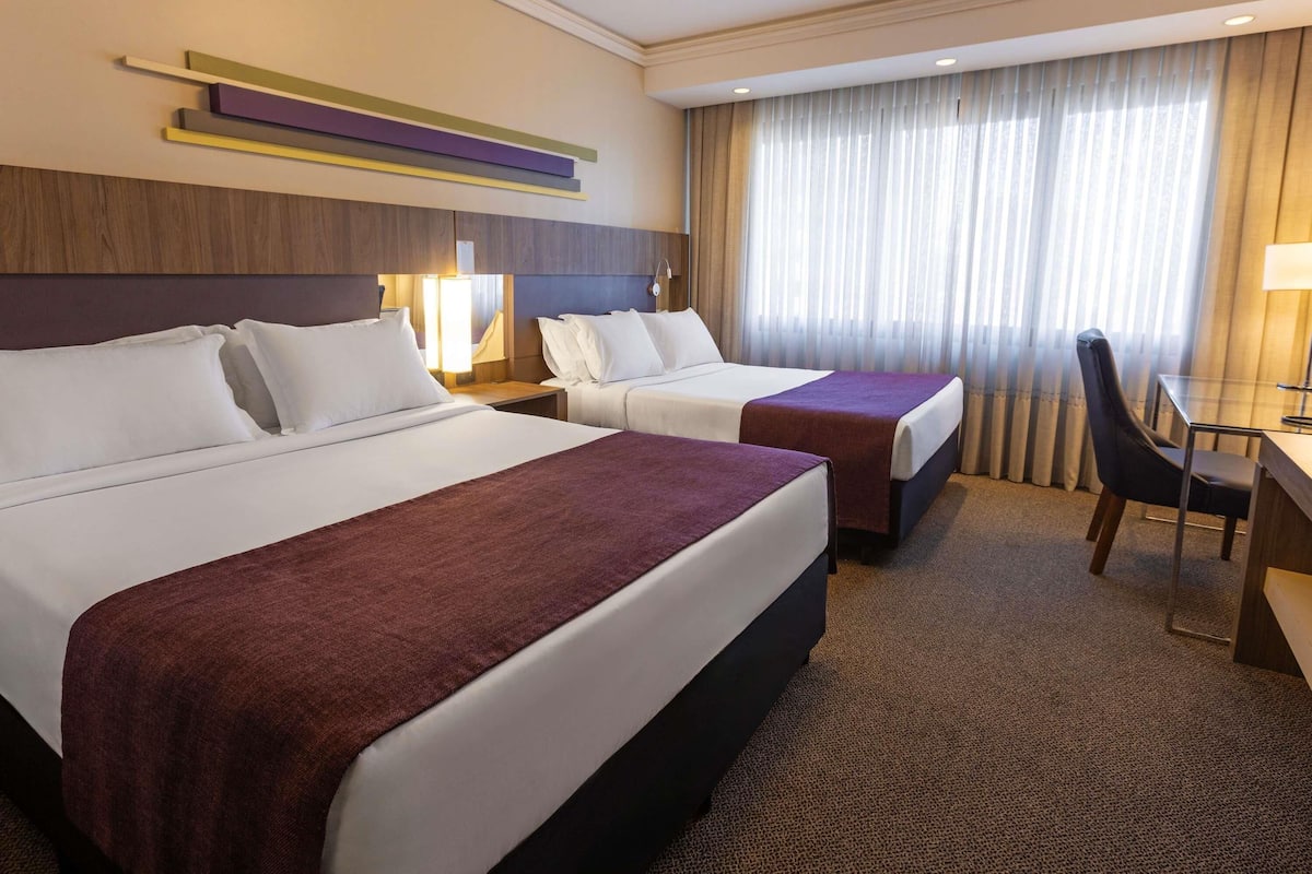 Standard Room, 2 Twin Beds (No Window) | Hypo-allergenic bedding available, pillowtop beds, minibar, in-room safe