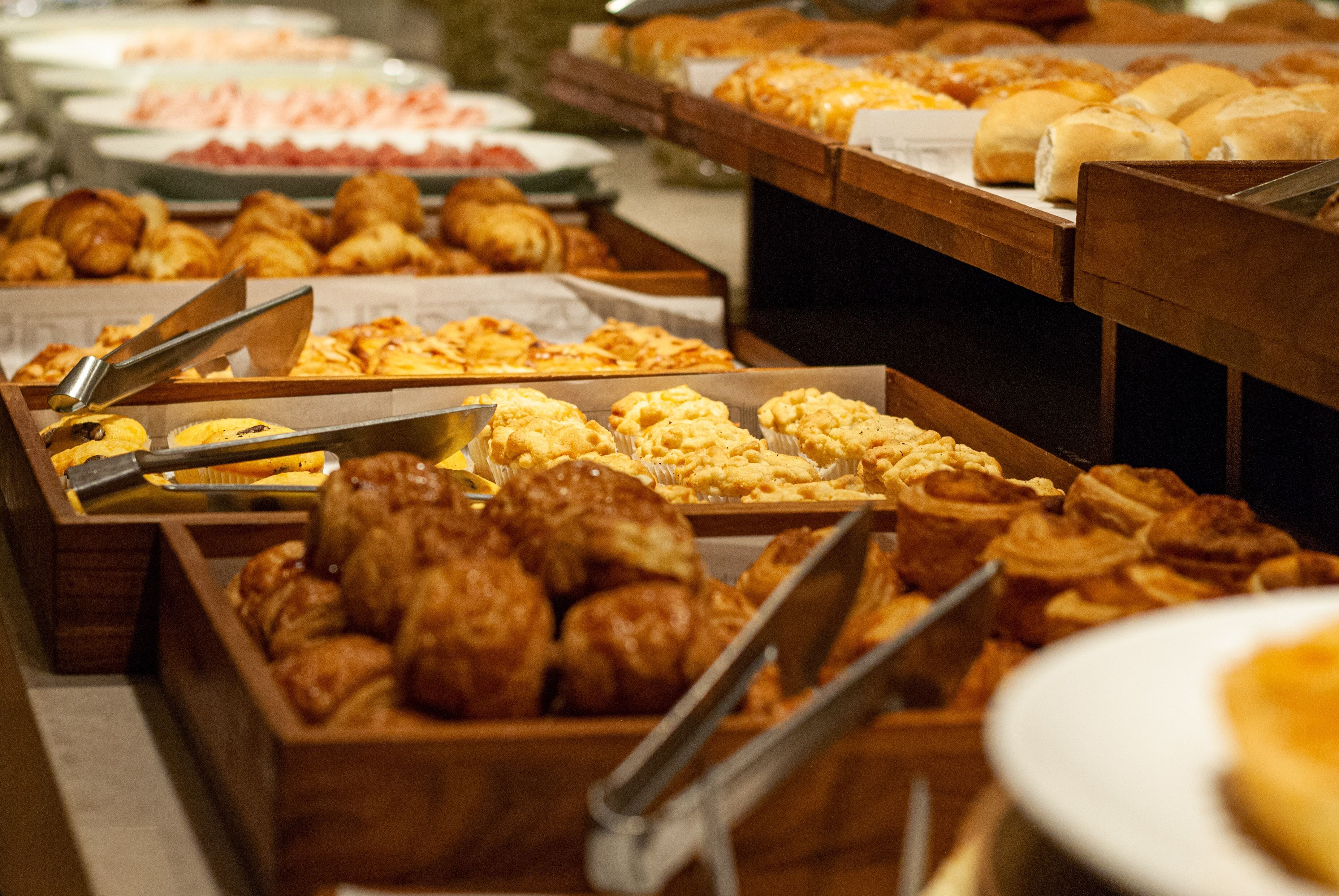 daily buffet breakfast (brl 99 per person)