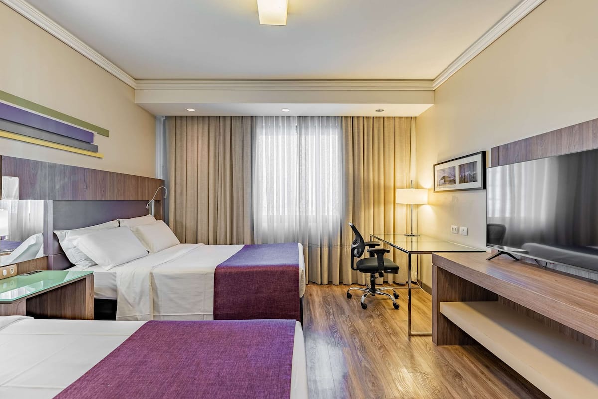 Deluxe kamer, 2 eenpersoonsbedden | Hypoallergeen beddengoed, pillowtop-bedden, een minibar
