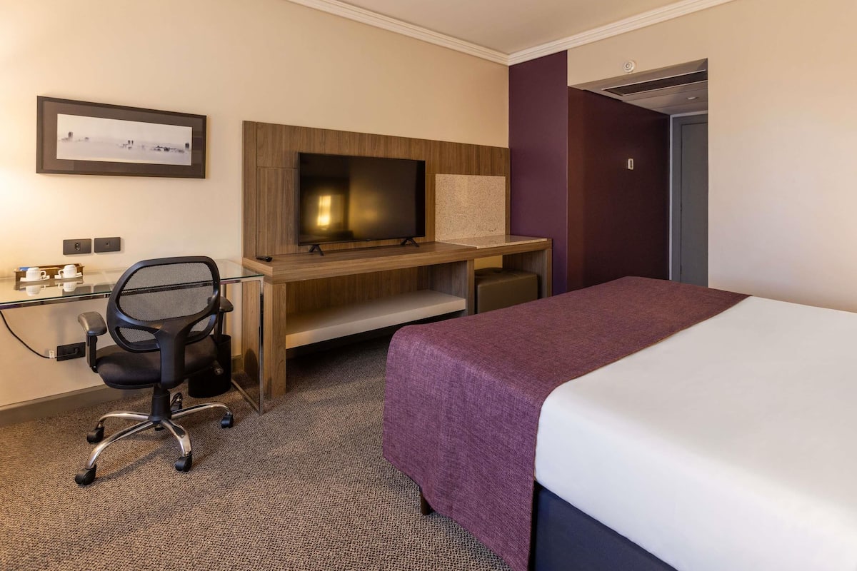 Luxury Room, 1 Queen Bed