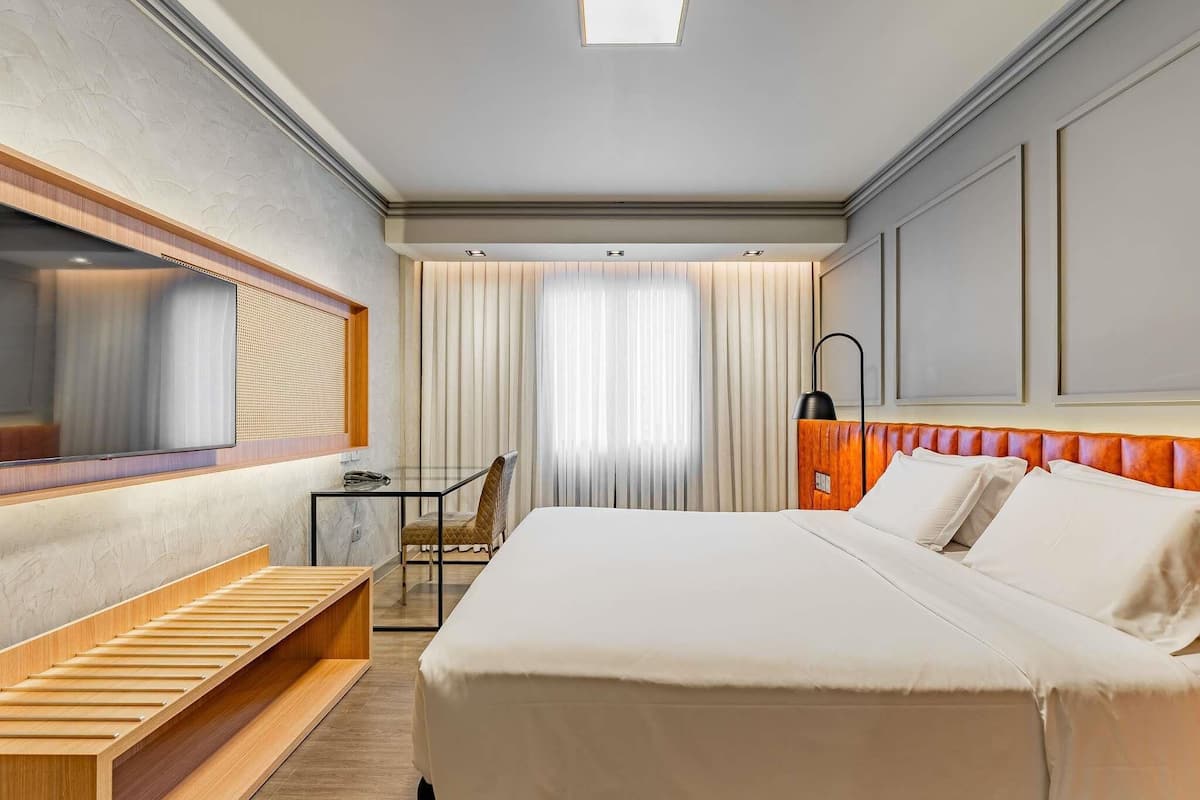 Premium kamer, 1 queensize bed (Luxury) | Hypoallergeen beddengoed, pillowtop-bedden, een minibar