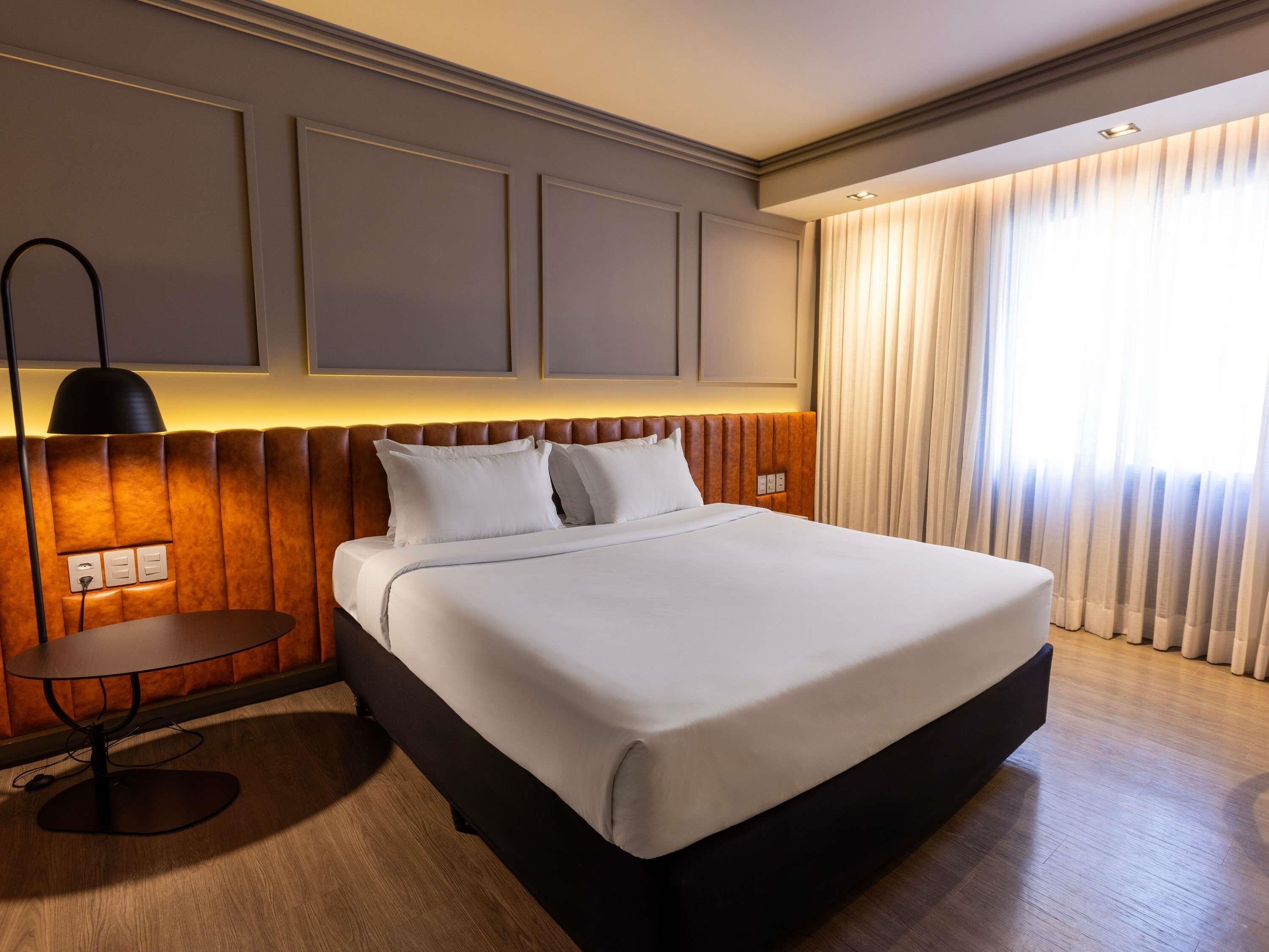 Premium Room, 1 Queen Bed (Luxury)