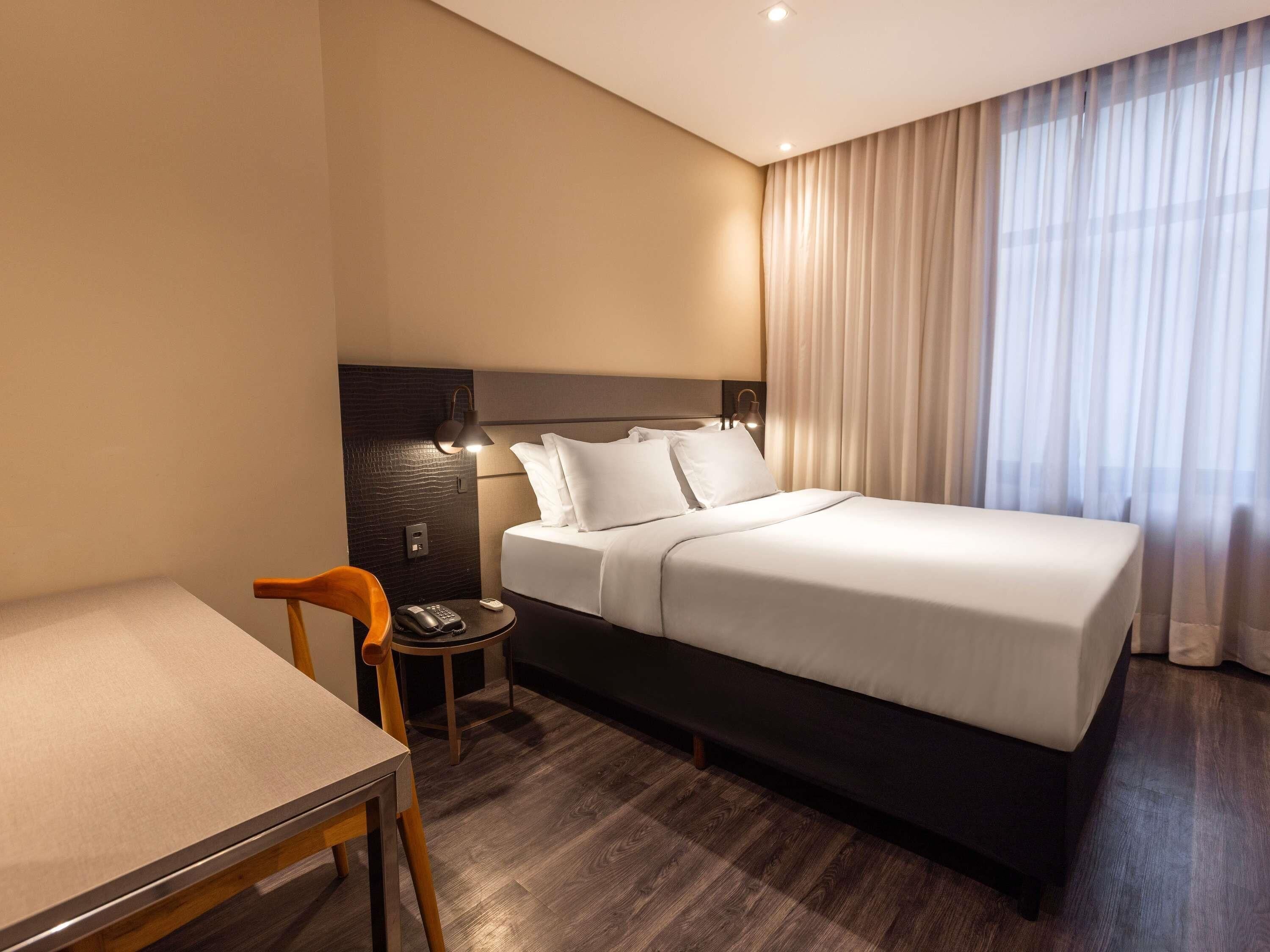 Standard Room, 1 Double Bed | Hypo-allergenic bedding, pillowtop beds, minibar, in-room safe