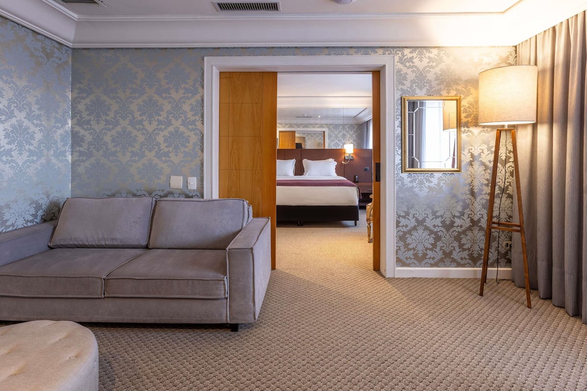 Superior Room, 2 Twin Beds | Hypo-allergenic bedding, pillowtop beds, minibar, in-room safe