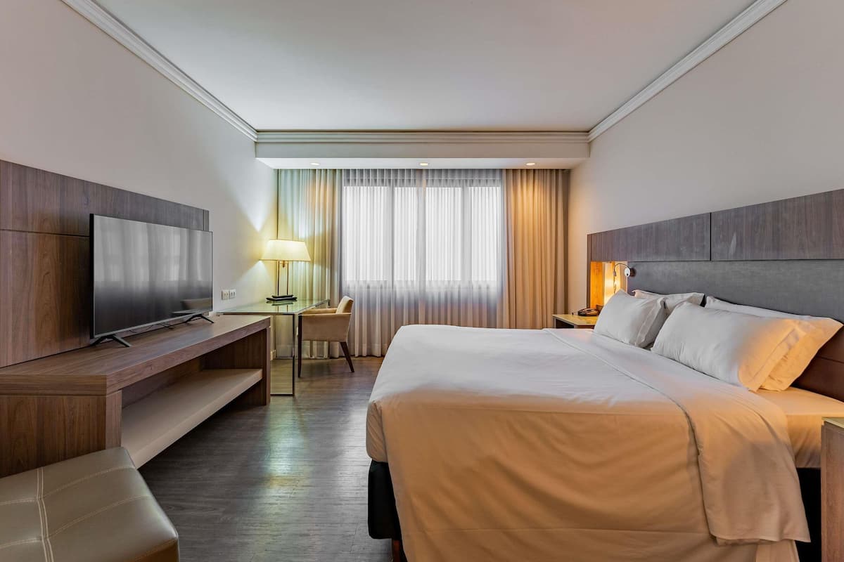 Habitación superior, 1 cama doble | Ropa de cama hipoalergénica, colchones con acolchado adicional, minibar