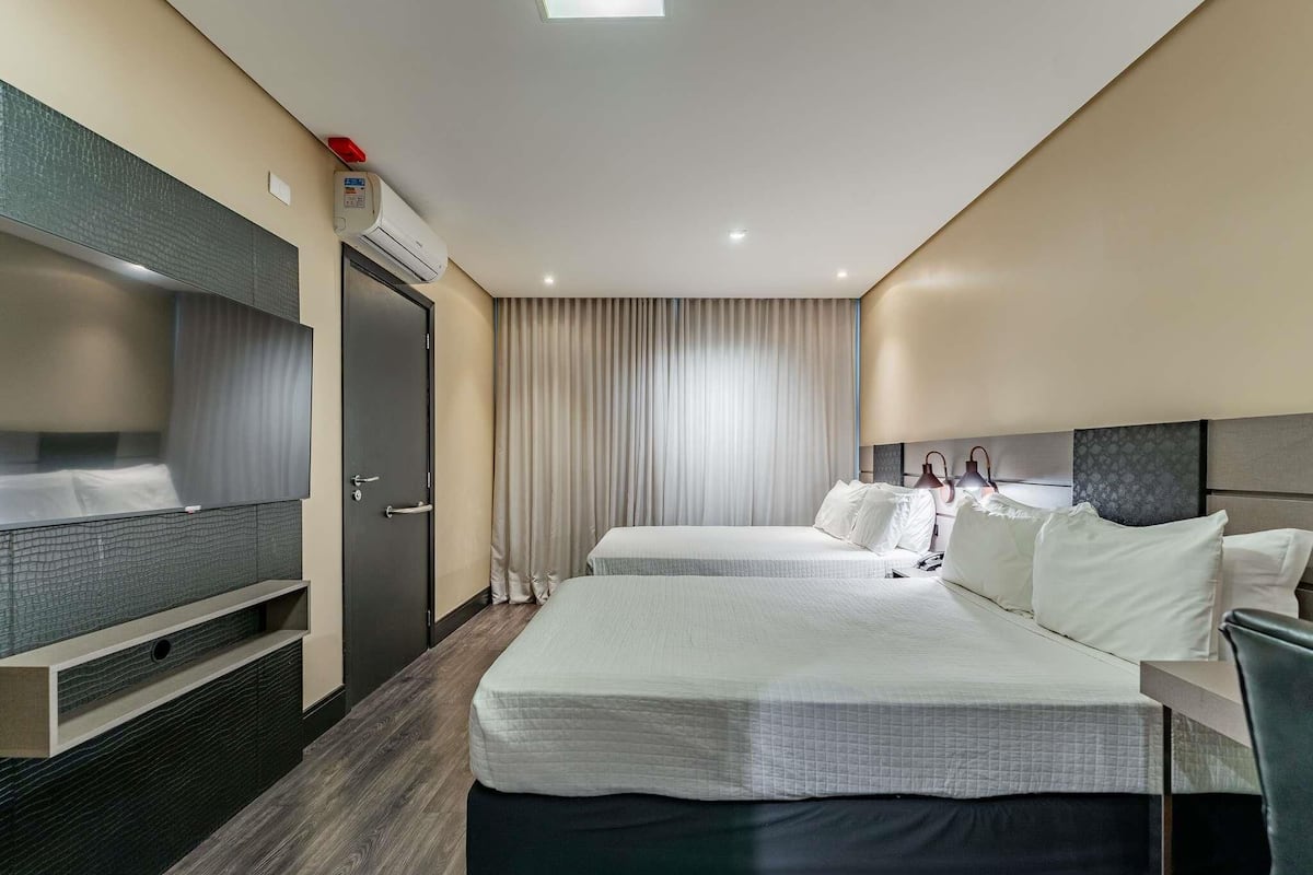 Phòng Tiêu chuẩn, 2 giường đơn | Bộ đồ giường kháng dị ứng, nệm có lớp đệm bông, minibar