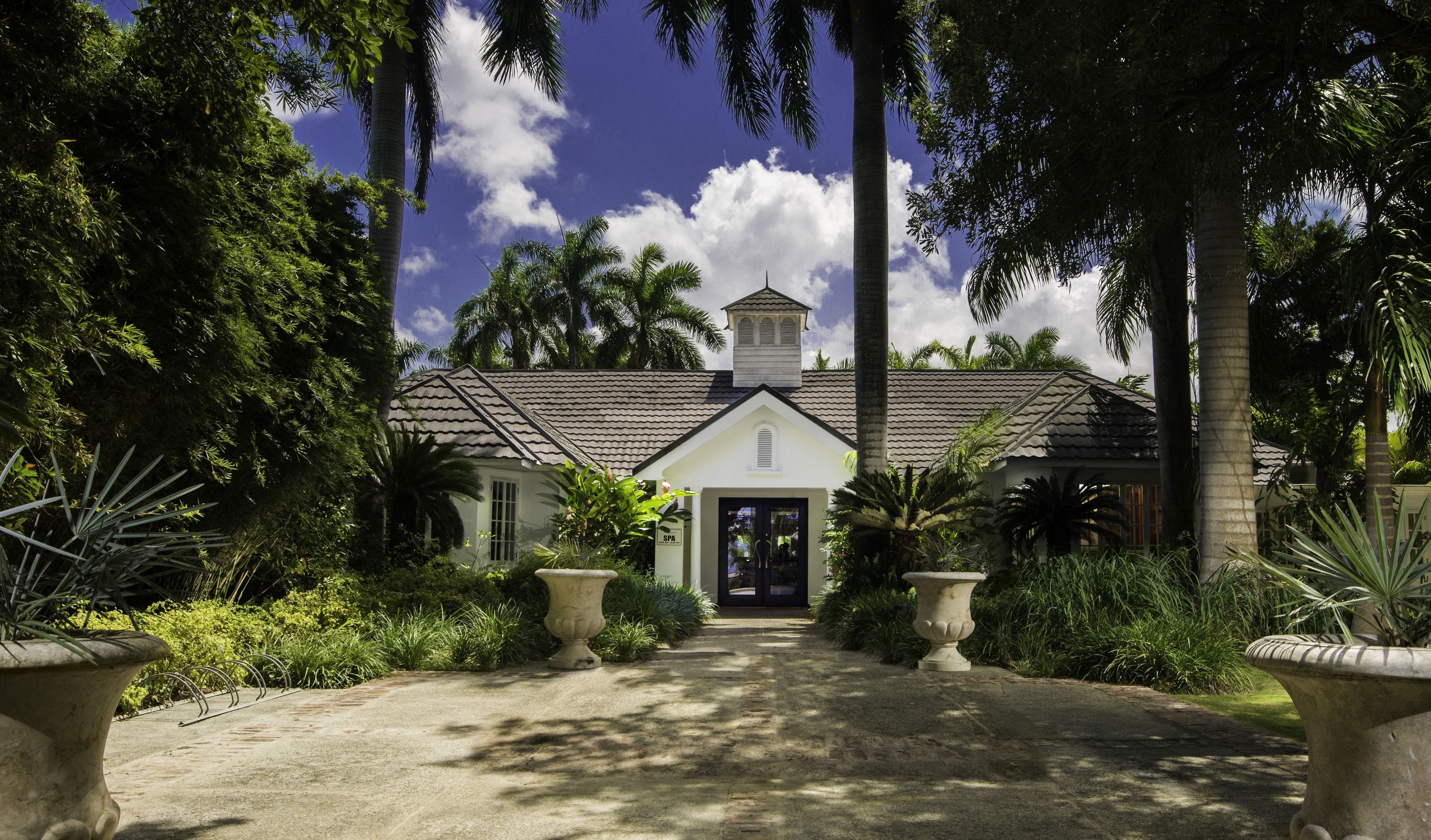 couples treatment room(s), sauna, hot tub, steam room, body treatments