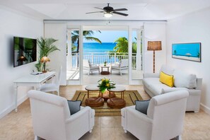 Junior Suite (Prestige) | Hypo-allergenic bedding, pillowtop beds, minibar, in-room safe