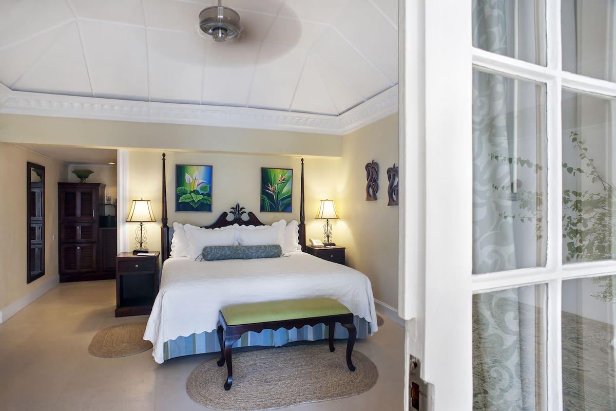 1 bedroom, hypo-allergenic bedding, pillowtop beds, minibar