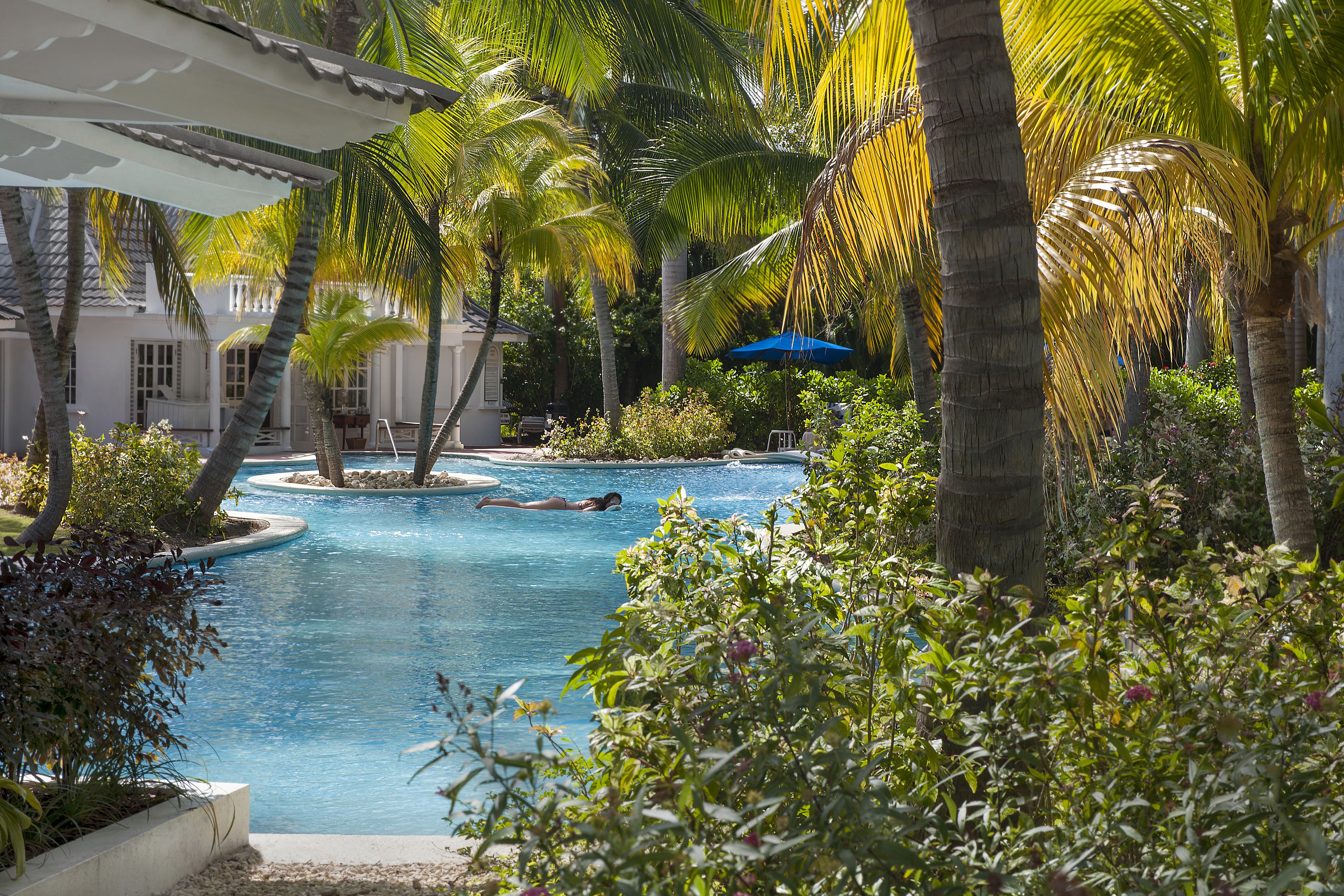 3 outdoor pools, pool umbrellas, pool loungers