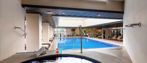 Innenpool, Liegestühle