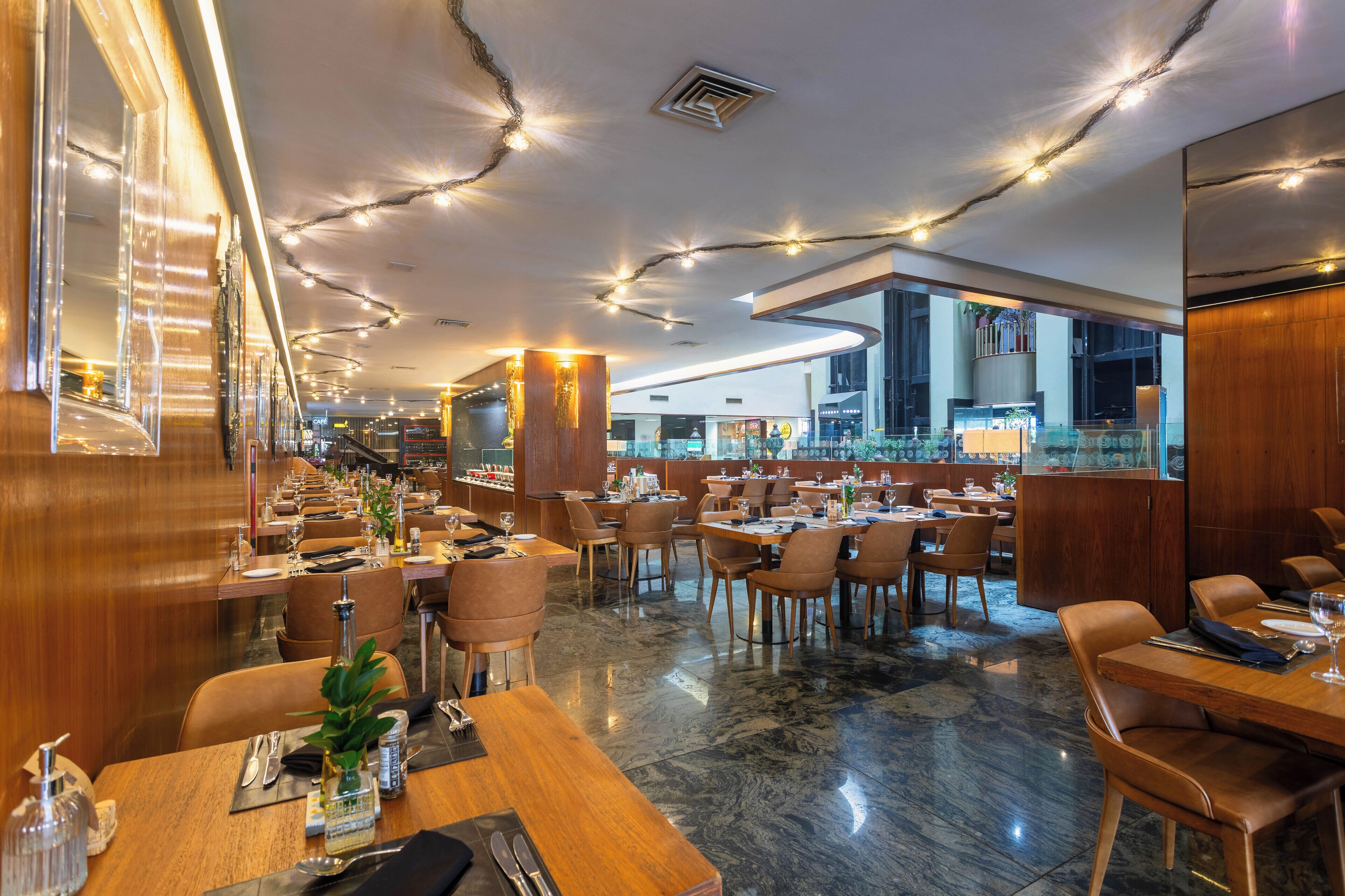 lunch and dinner served, international cuisine