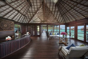 Couples treatment rooms, hot tub, body treatments, aromatherapy