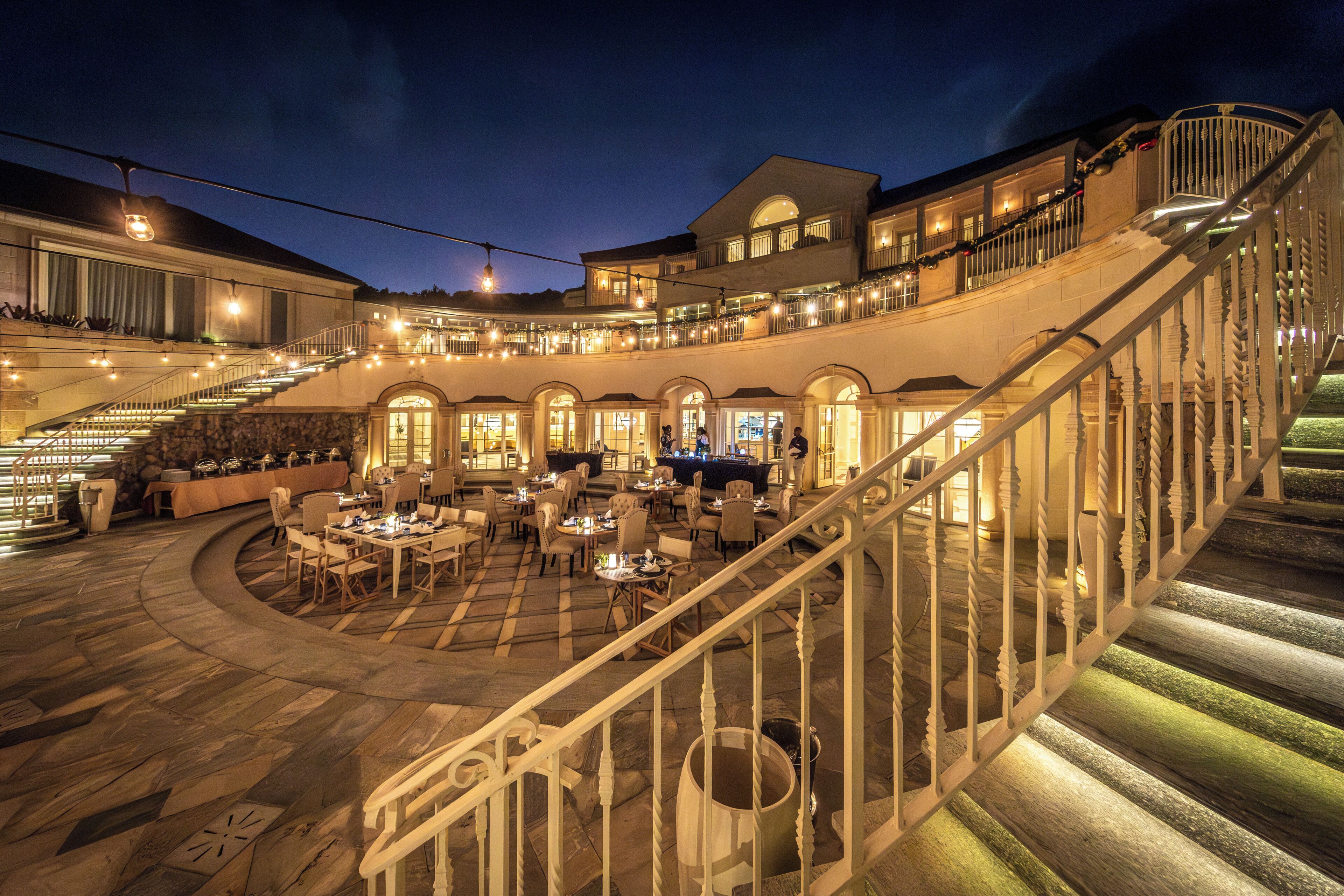 4 restaurants; breakfast, lunch and dinner served 