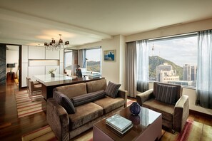 Egyptian cotton sheets, premium bedding, down duvets, minibar