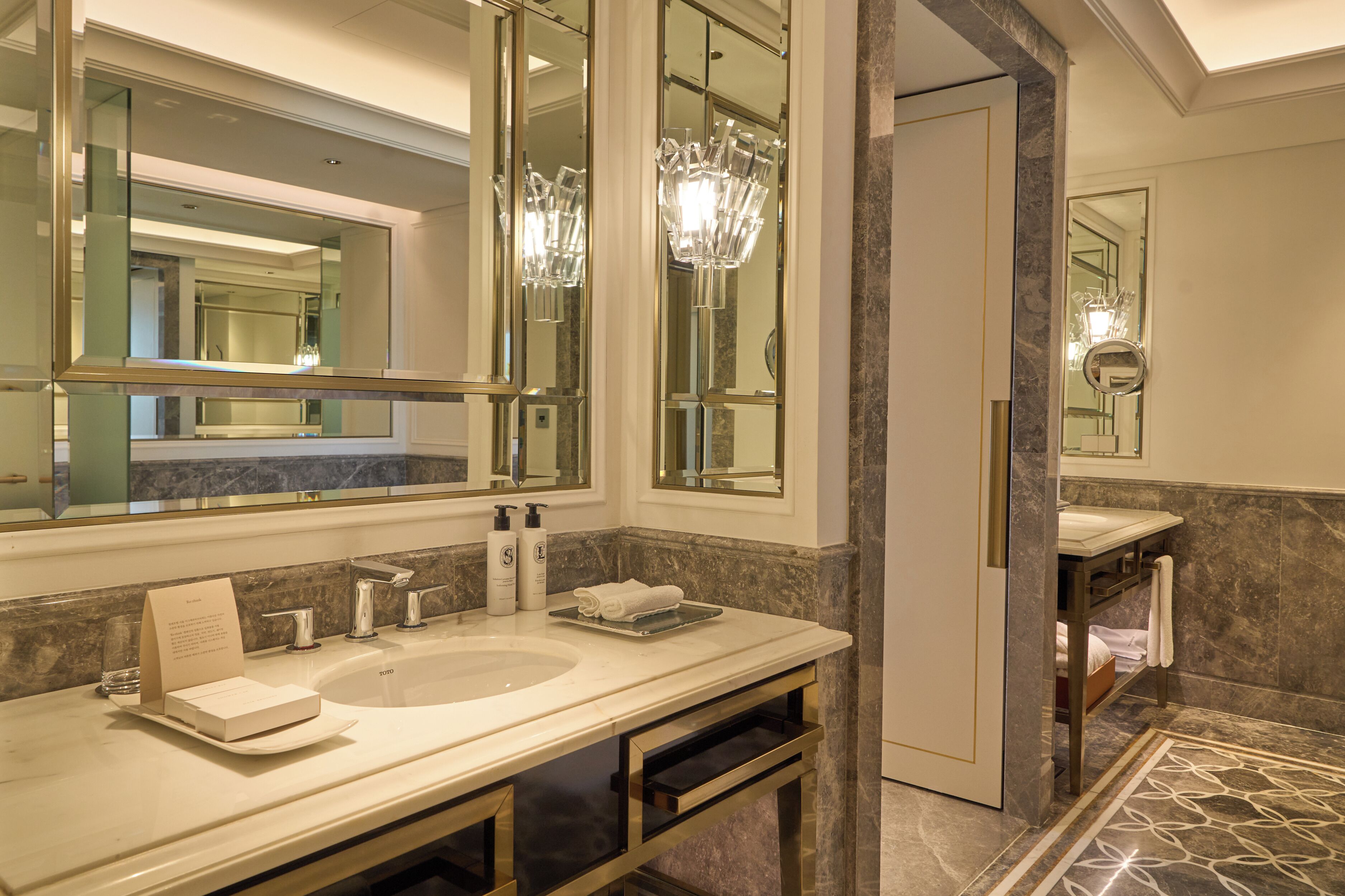 separate bathtub and shower, hair dryer, bathrobes, slippers