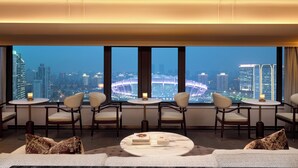 A high-rise hotel room with a city view, a round table, four chairs, a sofa, and a large window. - The Kunlun Hua Ting Hotel & Towers,Shanghai (Shanghai)