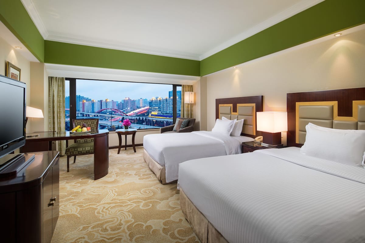 Deluxe Twin Room | 1 bedroom, down comforters, minibar, in-room safe