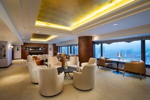 Executive lounge - Hua Ting Hotel & Towers (Shanghai)