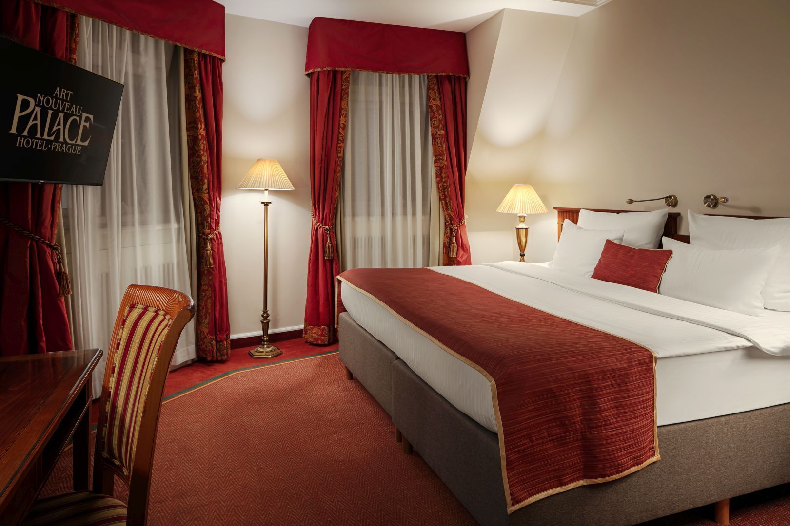 junior suite | 1 bedroom, hypo-allergenic bedding, in-room safe, desk