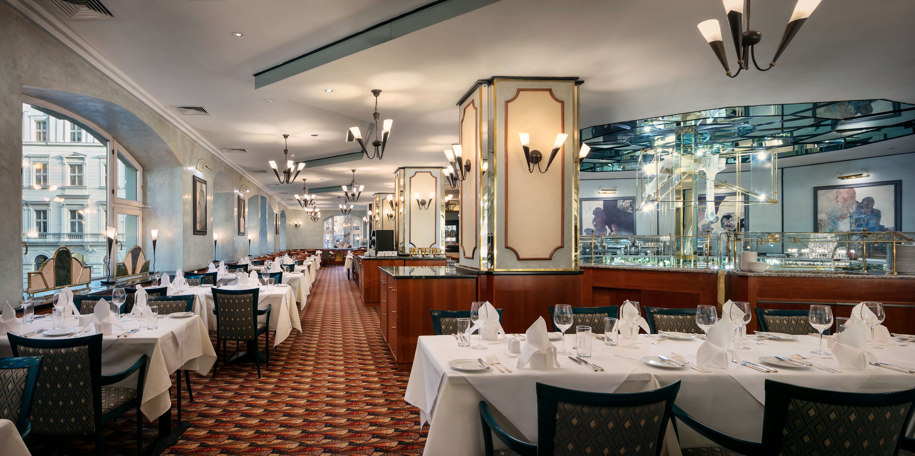 Daily full breakfast (CZK 495 per person)