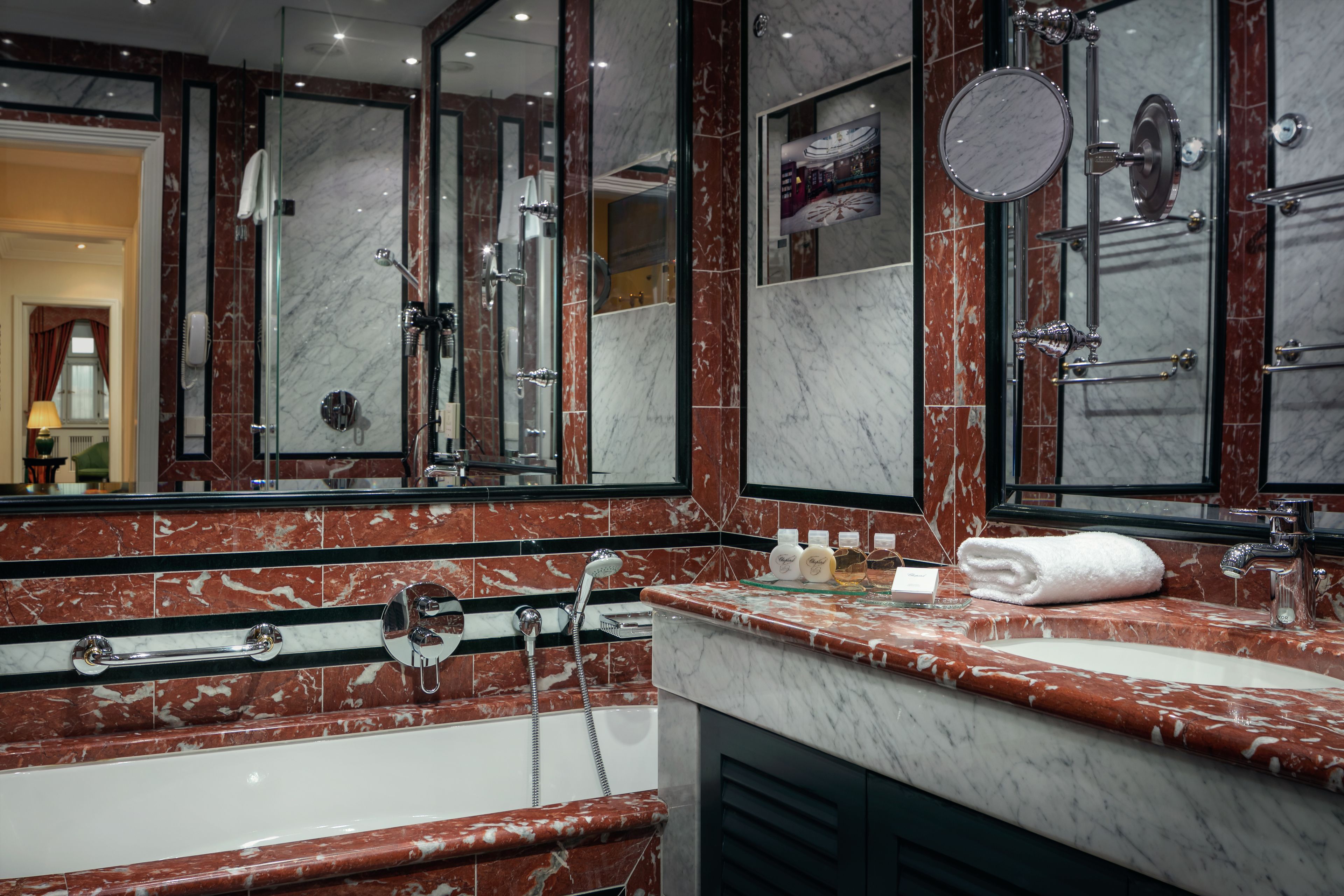 1 bedroom, hypo-allergenic bedding, in-room safe, desk