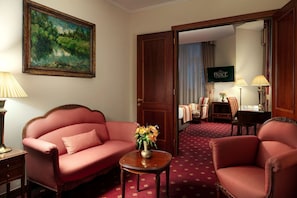 Art Nouveau Suite | 1 dormitorio, ropa de cama hipoalergénica, caja fuerte y escritorio