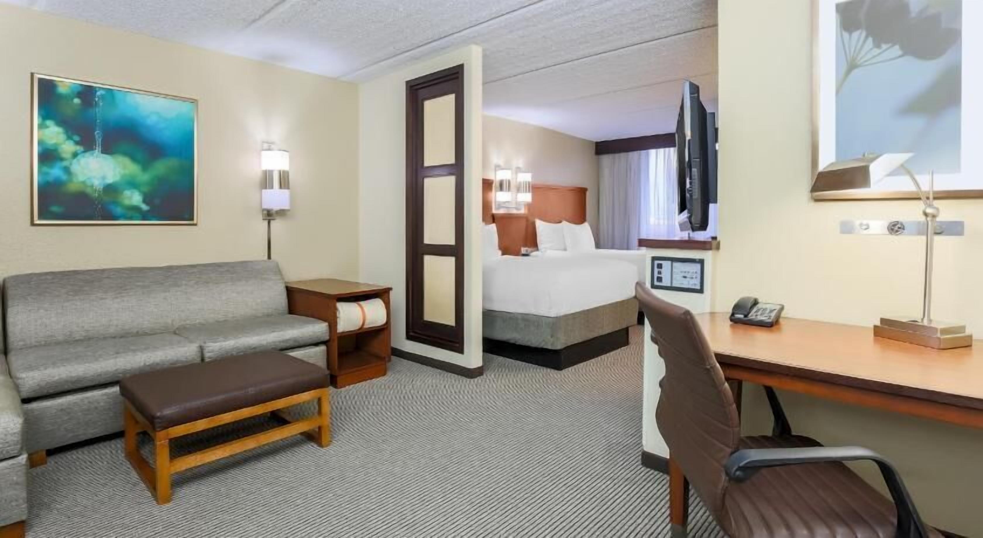 Premium bedding, down duvets, desk, laptop workspace