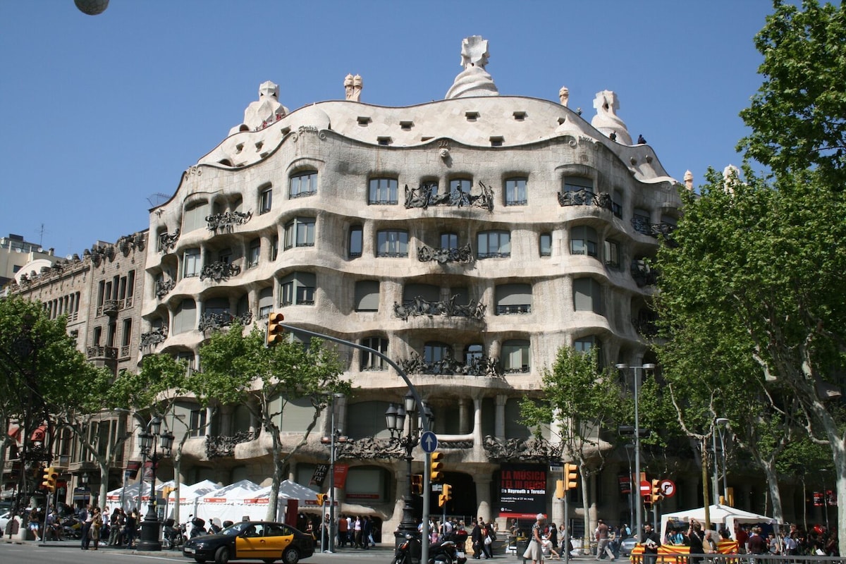 Discover all of the hotels in Barcelona. Honest reviews, safety tips, and personal insights to help you choose where to stay in Barcelona Spain