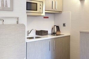 CONFORT INTERIOR | Private kitchen | Fridge, microwave, stovetop, coffee/tea maker