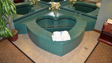 Honeymoon Suite, 1 King Bed | Jetted tub