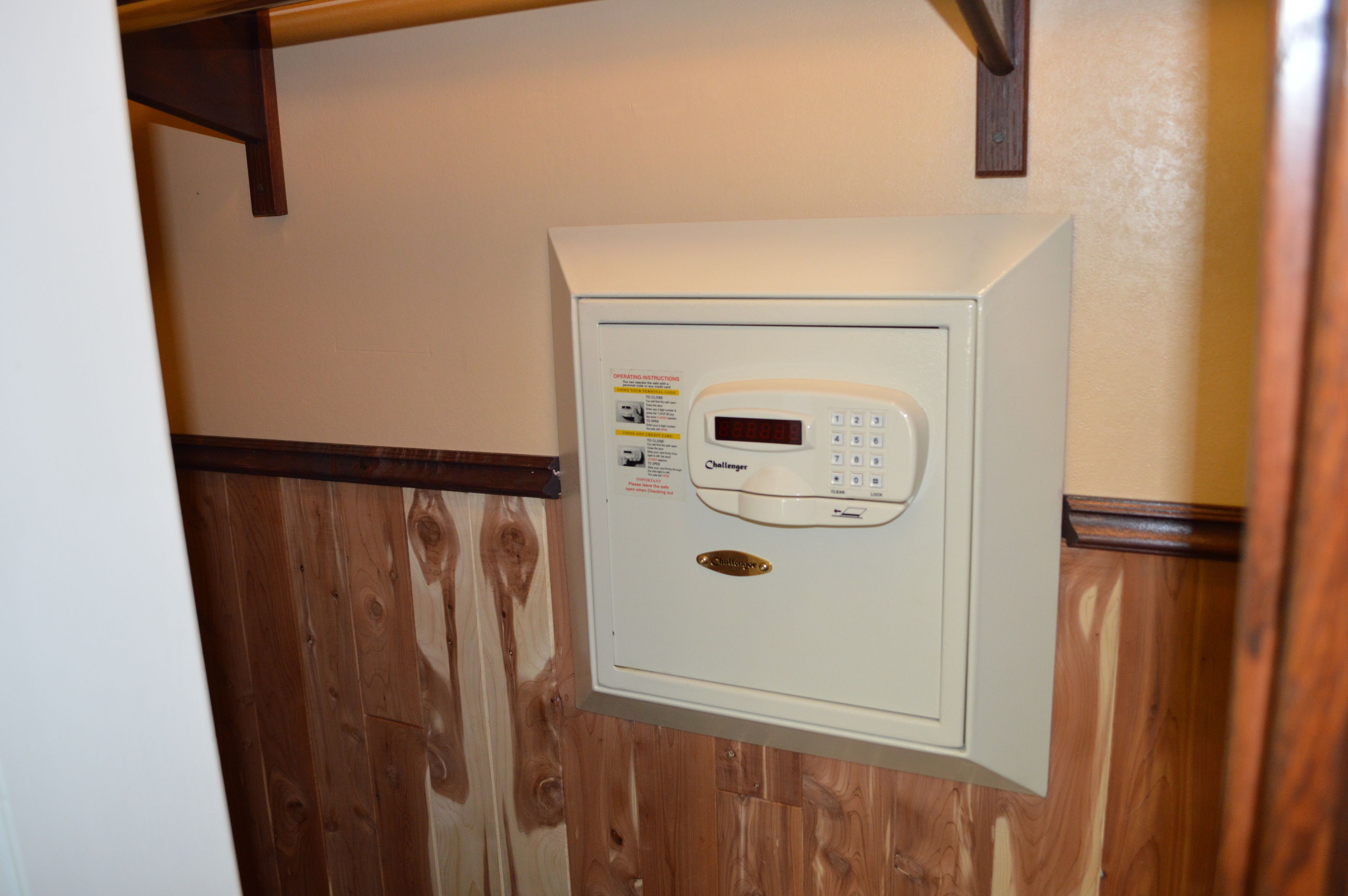 premium bedding, tempur-pedic beds, in-room safe, desk